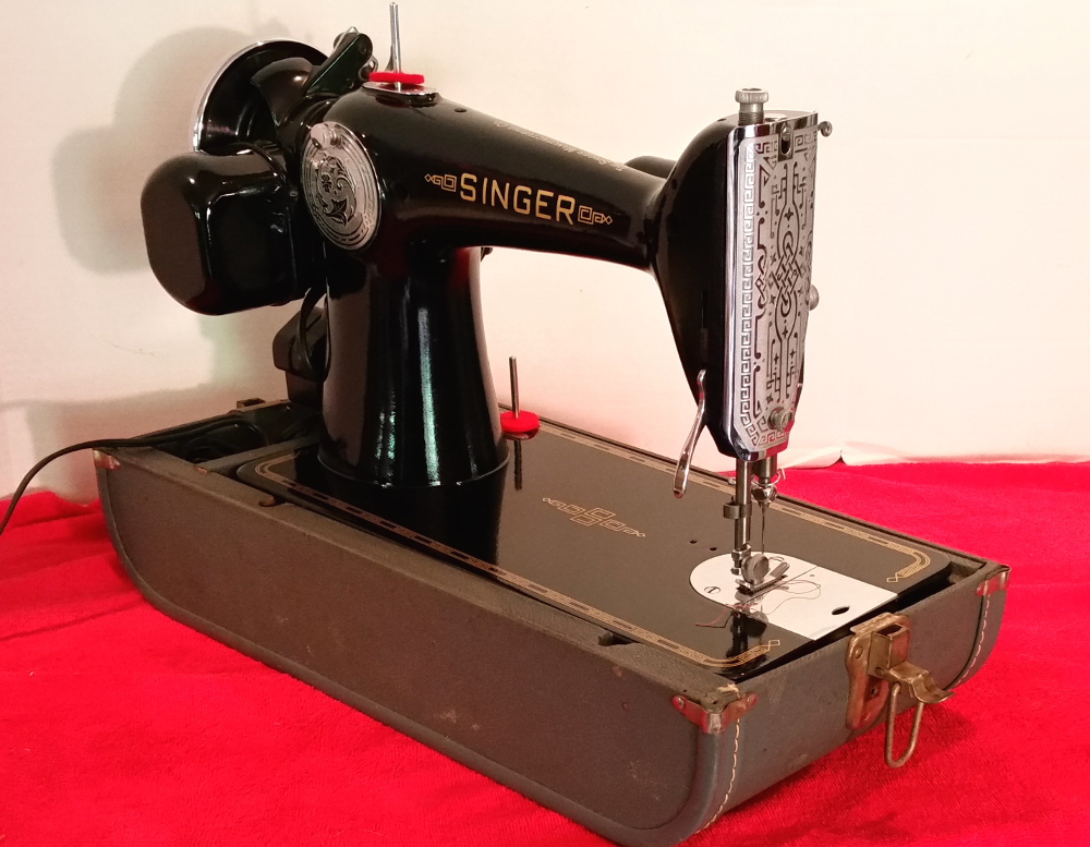 A Gorgeous Singer 201 Vintage Sewing Machine